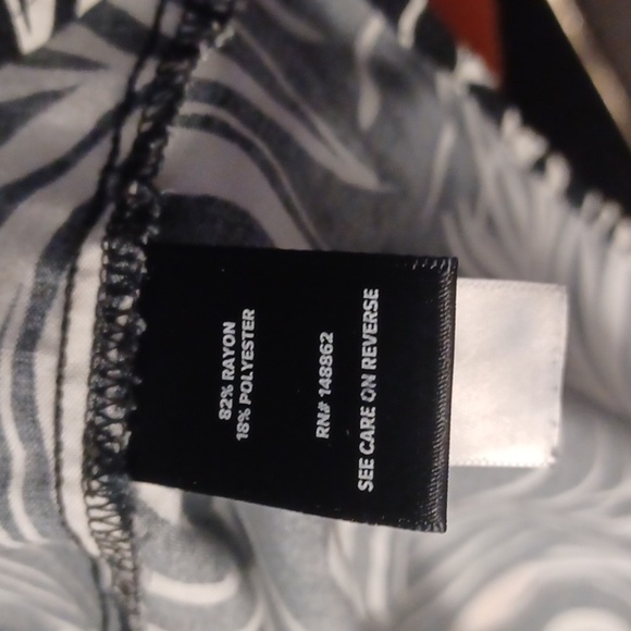 3 Torrid Harper Challis Short Sleeve Blouses (3 in EUC) - Picture 9 of 10